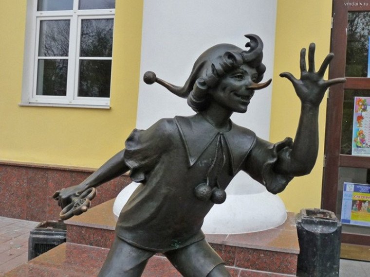 Памятники литературным героям.